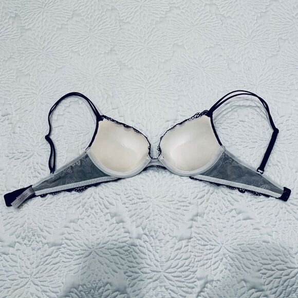 Victoria Secret Bra Lacy, Black - Picture 6 of 8